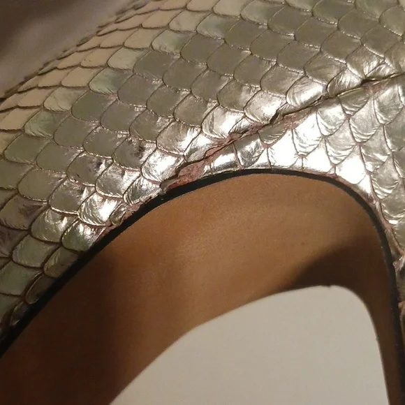 Karl Lagerfeld 6.5 Gold Heels - Picture 8 of 9